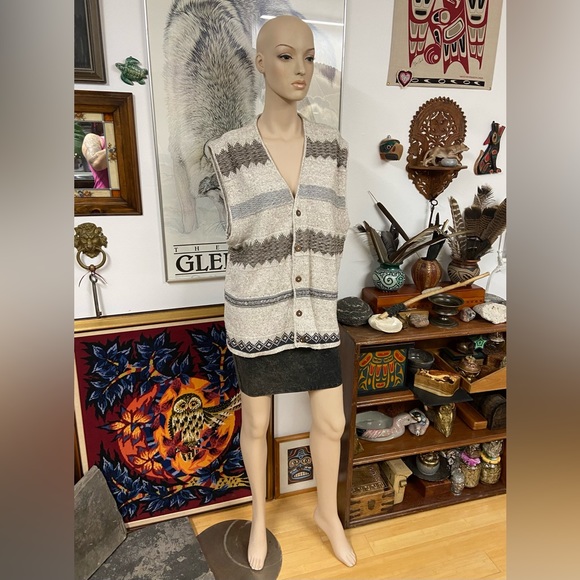 Vintage Knit Wool Grandpa Vest with Coconut Shell Buttons - Picture 5 of 11